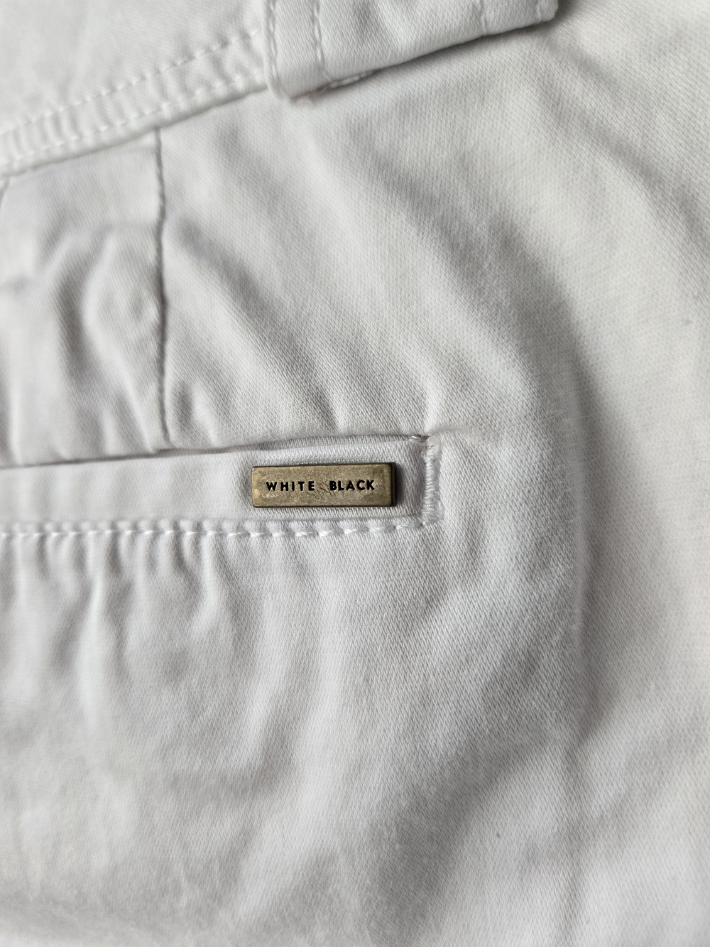 White House Black Market White The 4" Short Tailored Chino Shorts Women's Size 6 - Picture 3 of 5